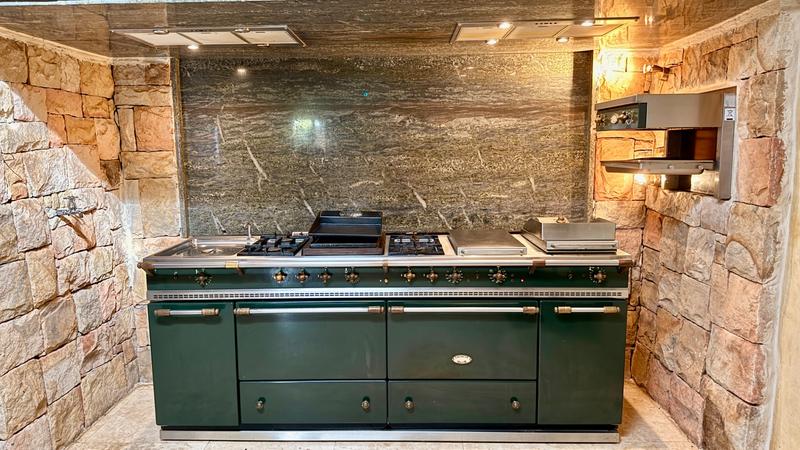 9 Bedroom Property for Sale in Hout Bay Western Cape